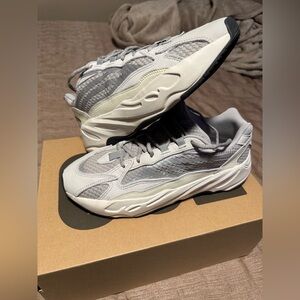 Adidas Yeezy Boost 700 V2 - Classic Gray
